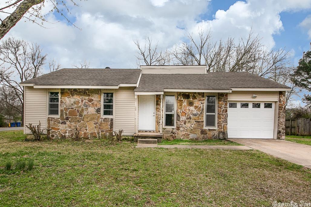 Great home! This beautiful home perfect for your family! This 3 bedroom and 1 bath has new flooring, new paint, and new appliances! Open floor plan gives you lots of room. Big kitchen opens into a good size living room. Large master and two other bedrooms. Big corner lot with a fenced back yard! Call today this won't last long.
