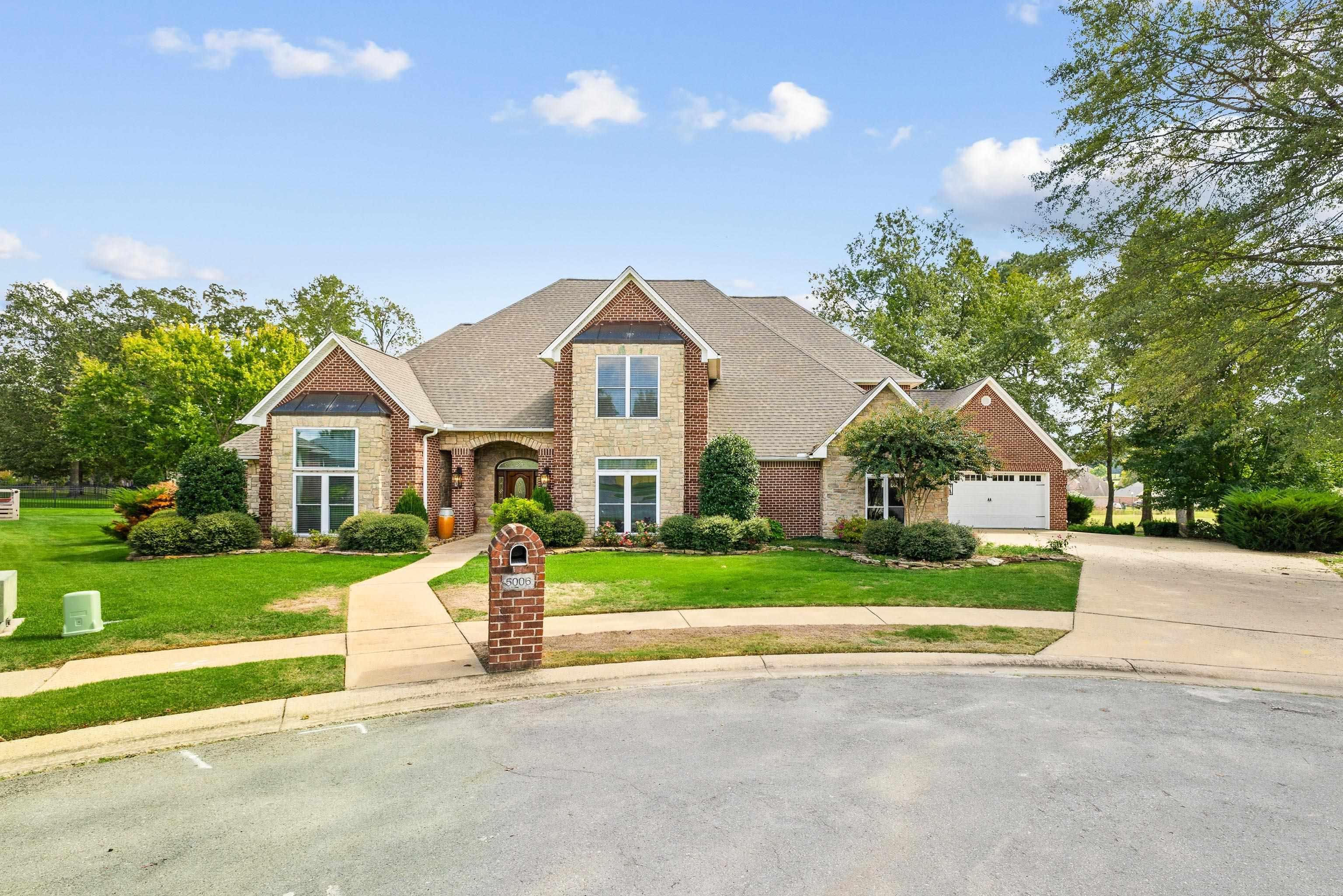 LONGHILLS VILLAGE - Residential