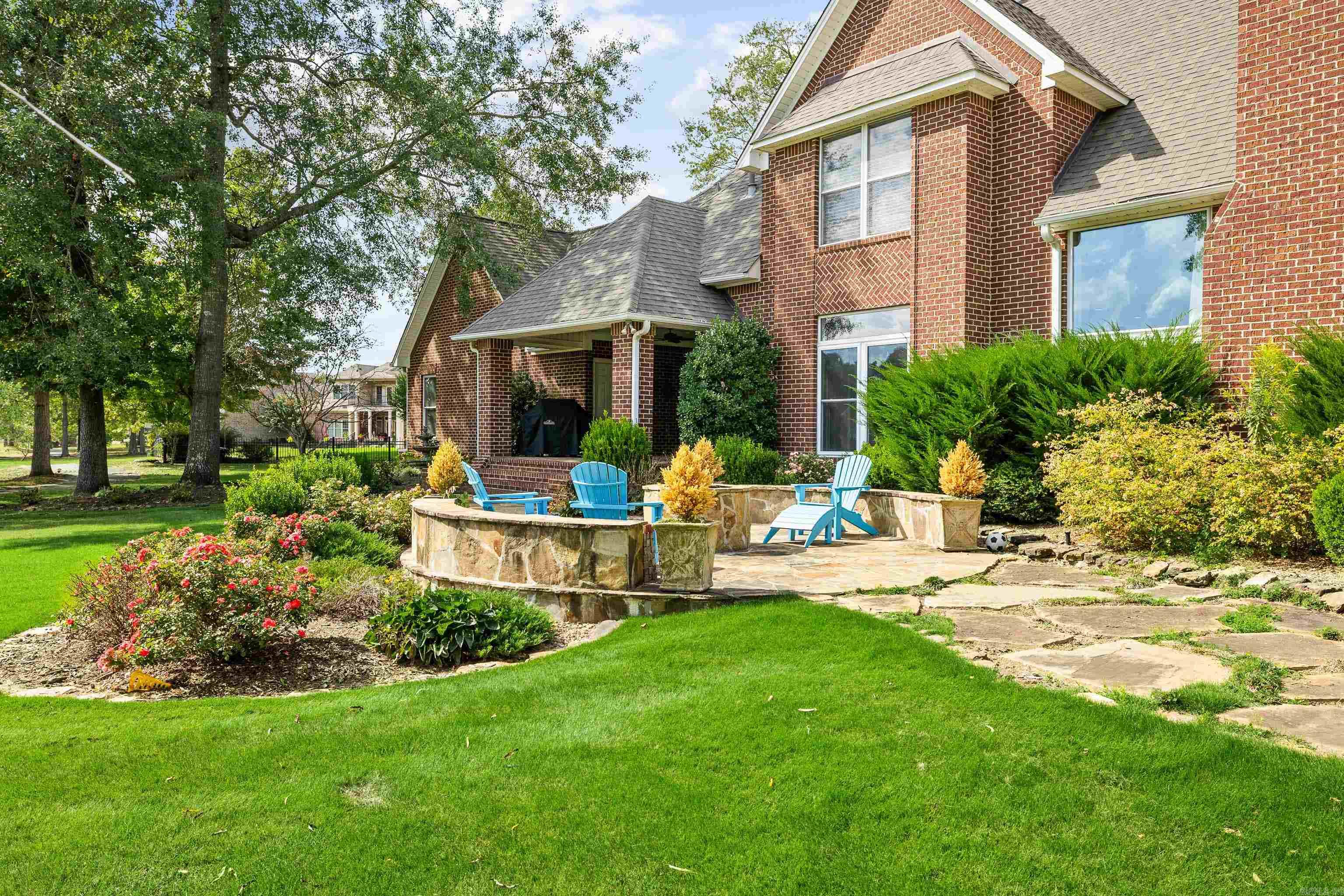 LONGHILLS VILLAGE - Residential