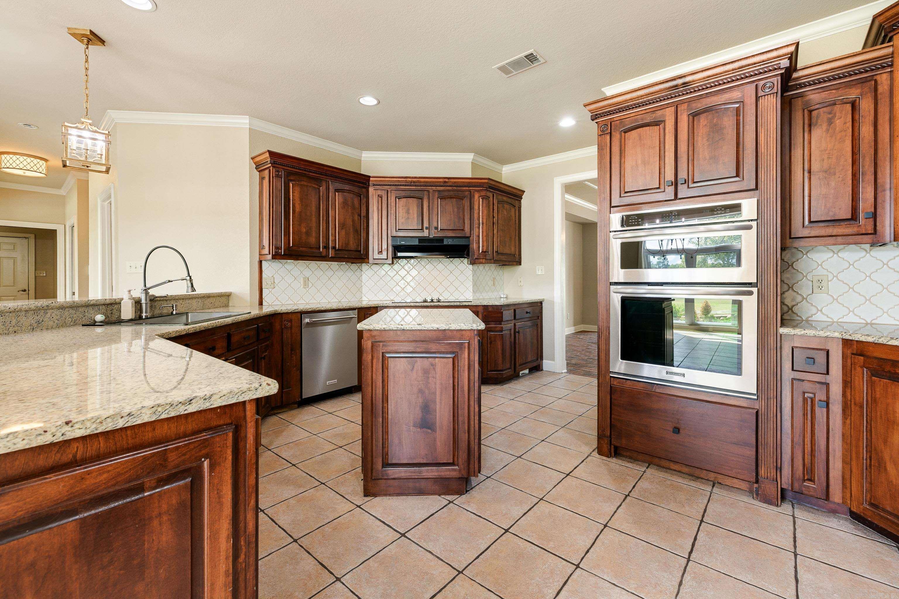 LONGHILLS VILLAGE - Residential
