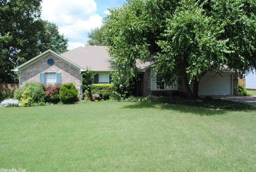 FANTASTIC Home that is well built and in an ESTABLISHED NEIGHBORHOOD! It even has a SHOP---say what?? Yes an all brick SHOP for all of your storage needs or as a hobby room! Walking distance from Southside Elementary.  BEAUTIFUL LANDSCAPING! New paint in some rooms. This is a deal!  If you want to do more updates....this home will be a SHOW STOPPER!  Don't miss the chance to make this your home!