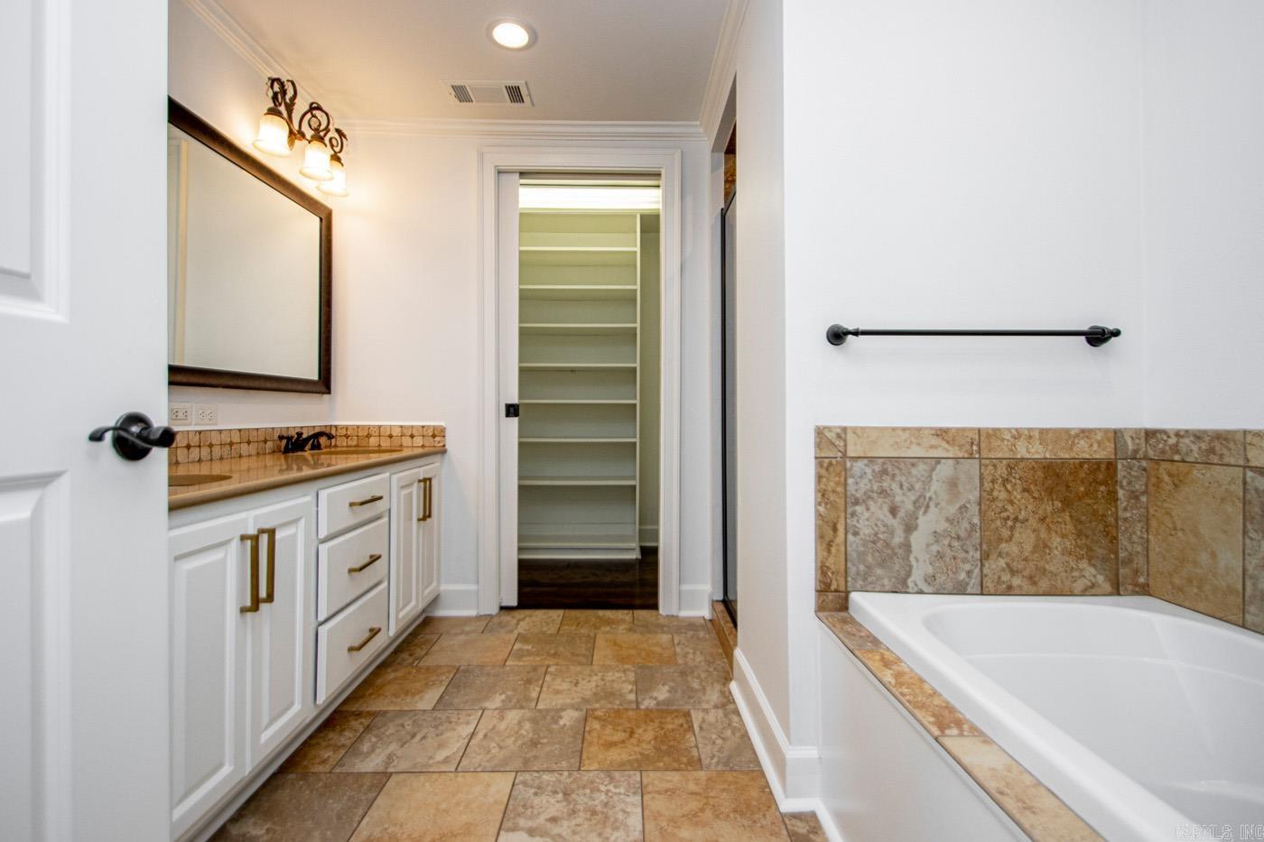 CHENAL WOODS HPR - Residential Lease