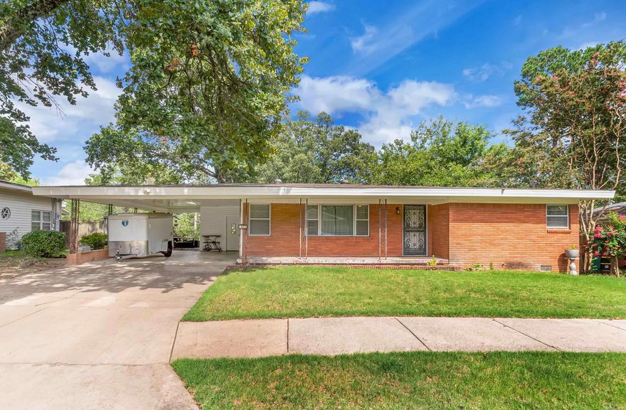 Welcome home to this super cute house located in the heart of North Little Rock.  Just minutes from the Historic Old Mill, Lakewood, shopping, dinning, and entertainment.  This is a 2 bedroom 2 full bathroom house, featuring hardwood floors, 2 living spaces, and updated bathrooms.  Enjoy the shaded back patio. Sq ft is approx. Please measure.  AGENTS SEE REMARKS.