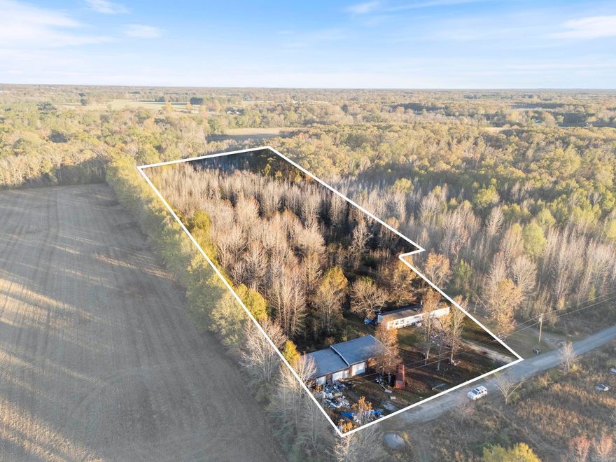 5 Acres with 2 shops both insulated. The shop at the front of the property is 30x80 with electric and central Heat & Air. The shop at the back of the property is 30x40 and is Insulated. Mobile has a fireplace, separate laundry, and a jacuzzi tub and walk in closet in the master. More pictures can be provided with request.