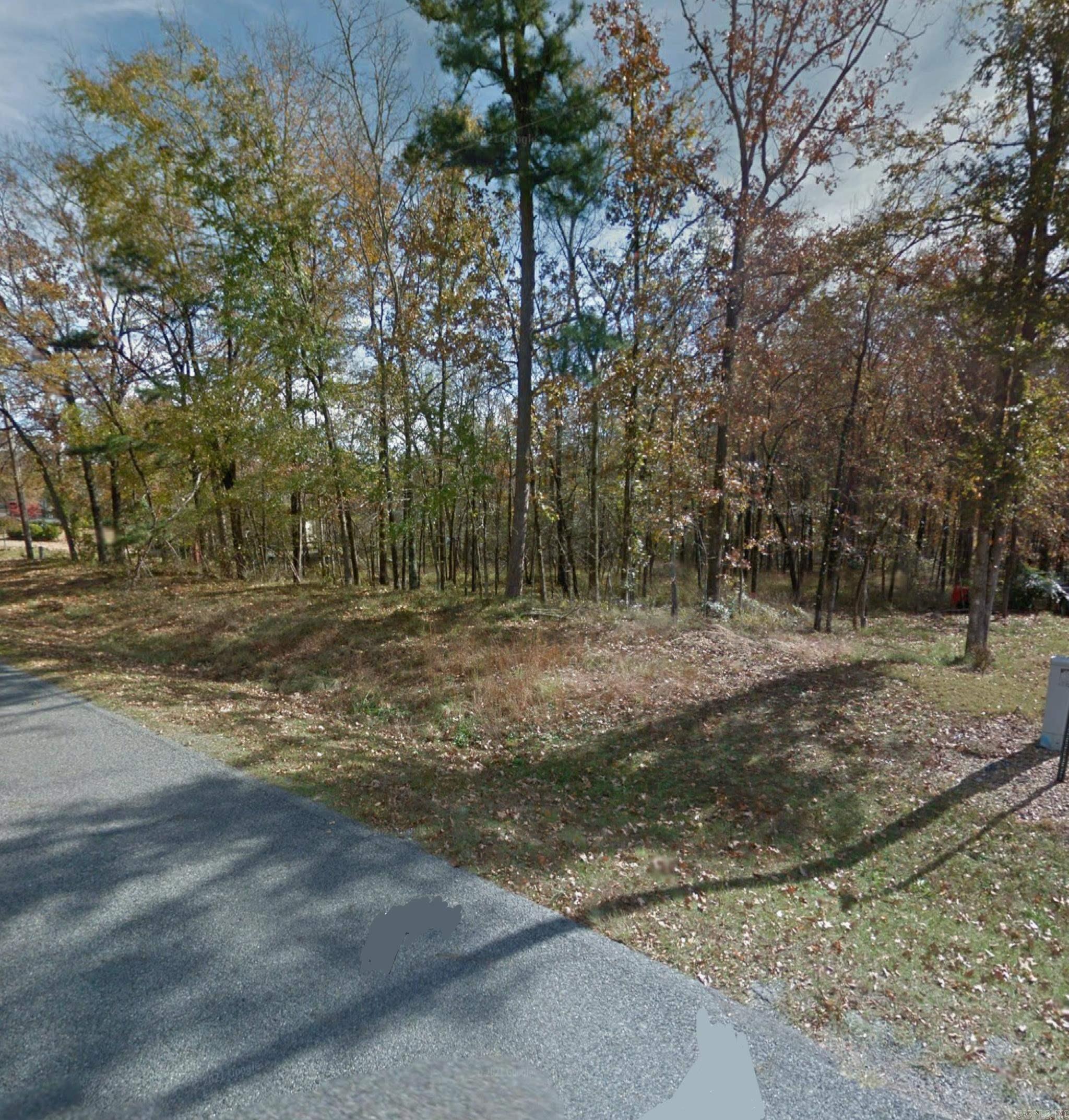 Great buildable lot in beautiful Diamondhead community. Enjoy an 18 Hole PGA sanctioned golf course, clubhouse with restaurant, banquet room, workout facility, Olympic size swimming pool, and tennis/pickleball courts. Within walking distance to all of the amenities! Don't miss this great lot that is prices to sell!