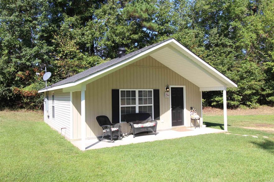 These studio homes are the cutest*BRAND NEW ROOF*BRAND NEW HEAT PUMP*easy to keep clean*low utilities*nice front porch*private setting*survey in file*vaulted ceiling*kitchen island*heat pump window unit heats and cools the whole house*so affordable*only 12 years old*624 square feet*if you're in the market for a tiny home-here it is*survey under mls docs and pictures**