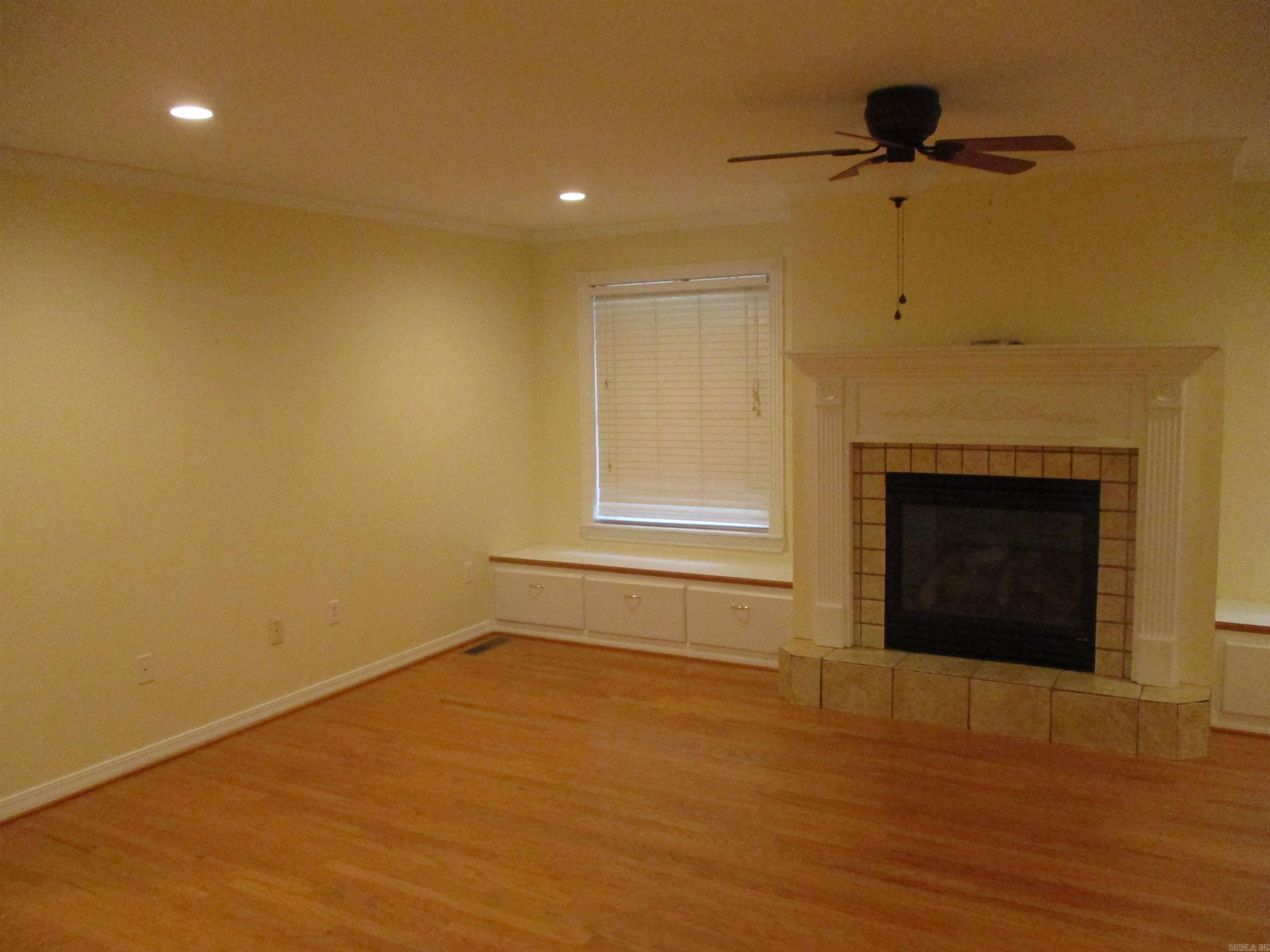 HIDDEN ISLE - Residential