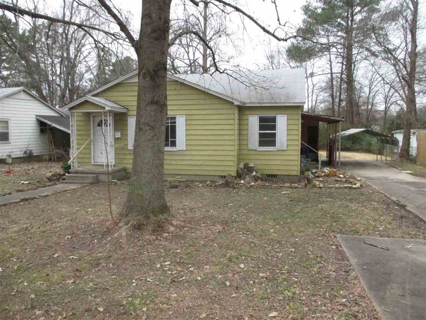 Nice older homer in Old Town Conway. Large kitchen area open to dining space. Close to local colleges. Seller has directed that all offers be made using HomePath online offer system at www.homepath.com. Fannie Mae Purchase Addendum is Required with All offers. Owner Occ Cert. Required with all Owner Occ Offers.