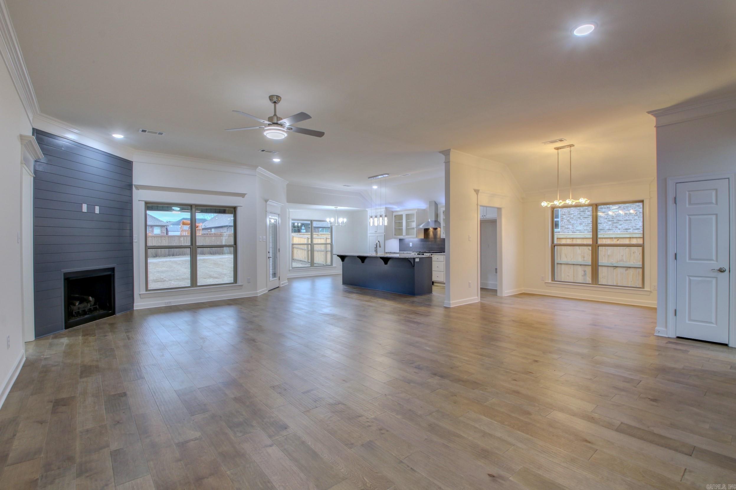 COUNTRY CLUB OF ARK THE - Residential