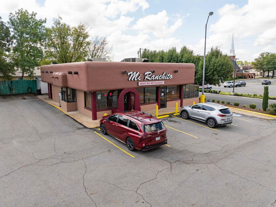 Prime Restaurant Location in the heart of Searcy! This restaurant is up and running and will continue to be open until it is sold. This working restaurant has unlimited potential and is sitting in an extreme high traffic count area.  The kitchen equipment will be included in sale as well as most seating. (see exclusions)  There are 22 parking spaces, storage building and a smaller storage shed on property. This is a wonderful oppurtunity for a turn key business.  Seller will be happy to share P&L to serious buyers.