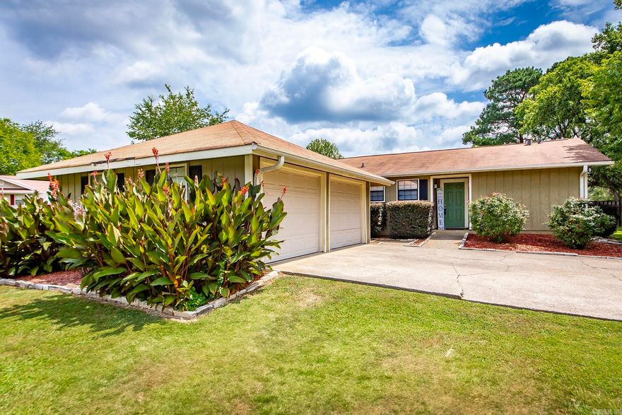 Sitting on a nice corner lot in a quiet subdivision in Lakeside School District you'll find this 3 bed 2 bath waiting for its next family. Though the neighborhood is close knit, there is no HOA! Boasting an open concept, detached garage, and prime location, this home is definitely a must see!