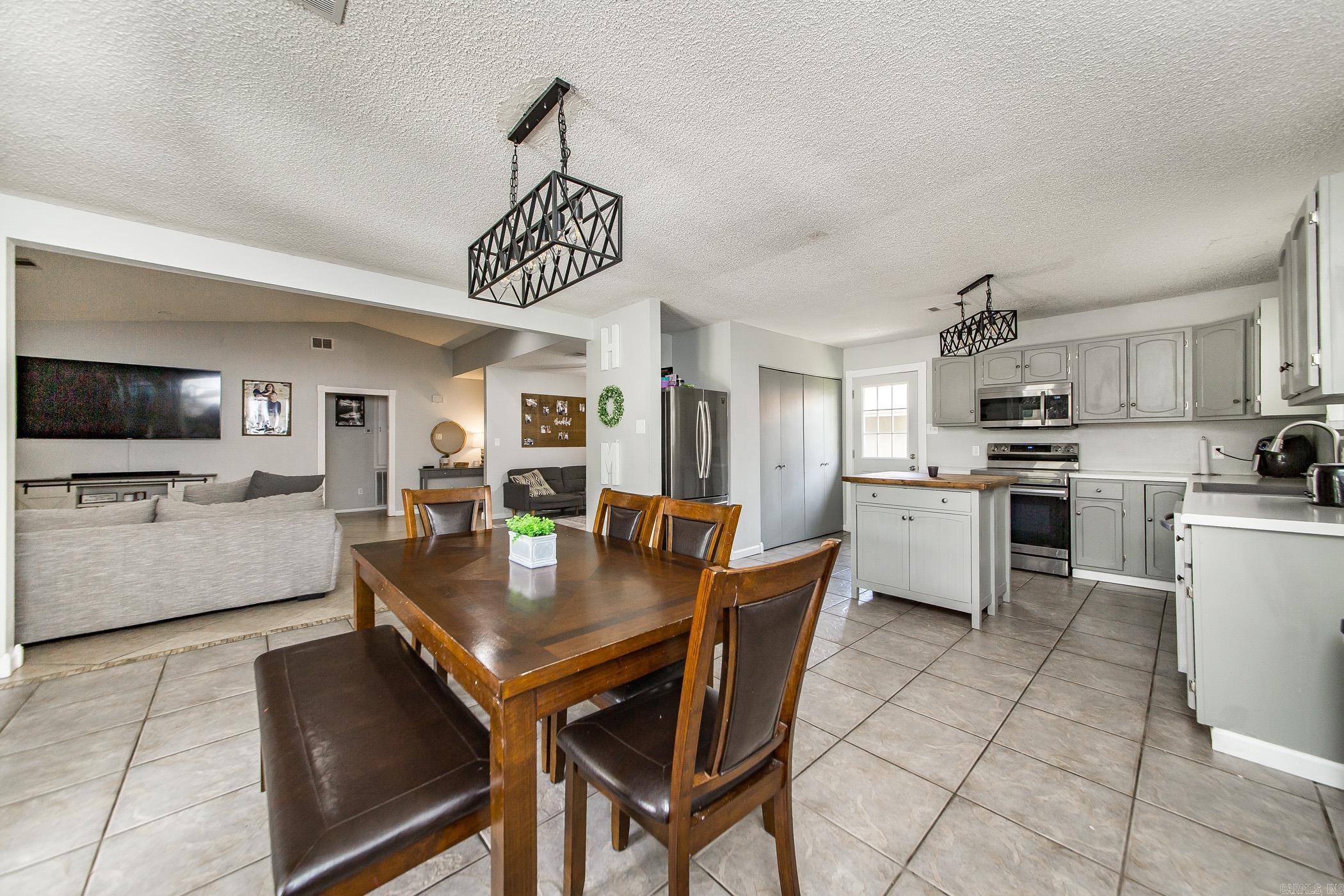 PINE MEADOWS - Residential