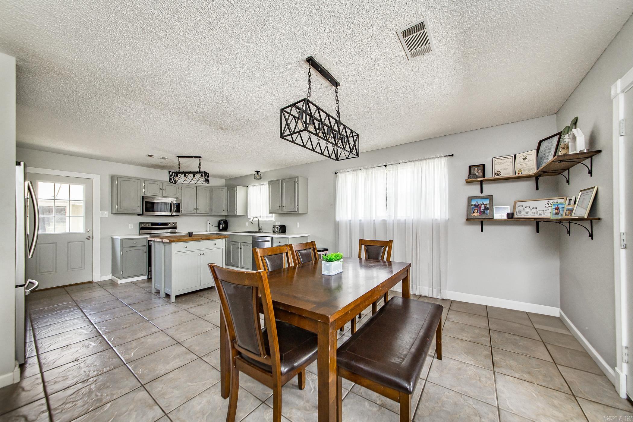 PINE MEADOWS - Residential