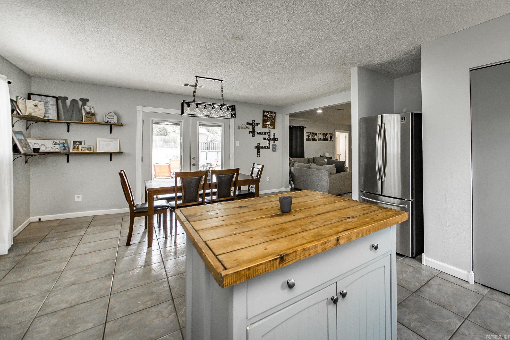 PINE MEADOWS - Residential