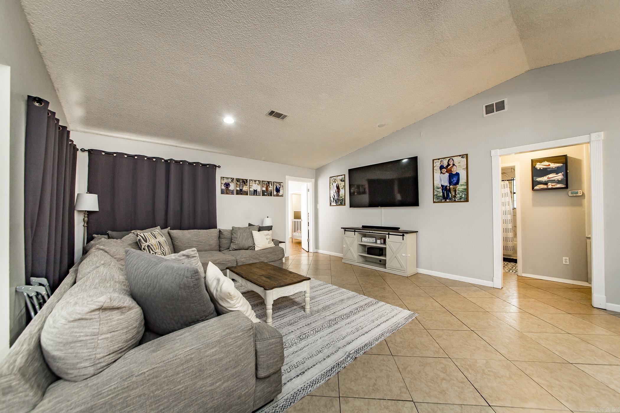 PINE MEADOWS - Residential
