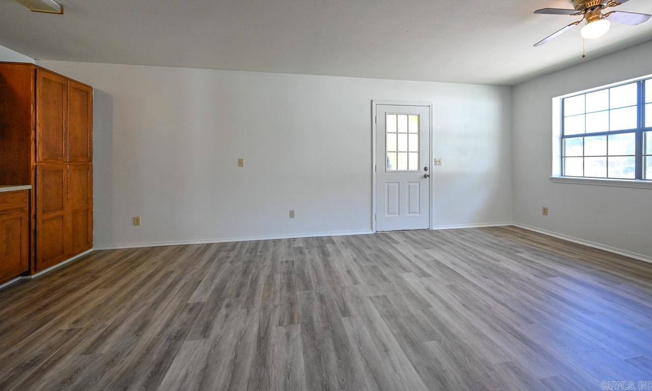 Petross - Commercial Sale