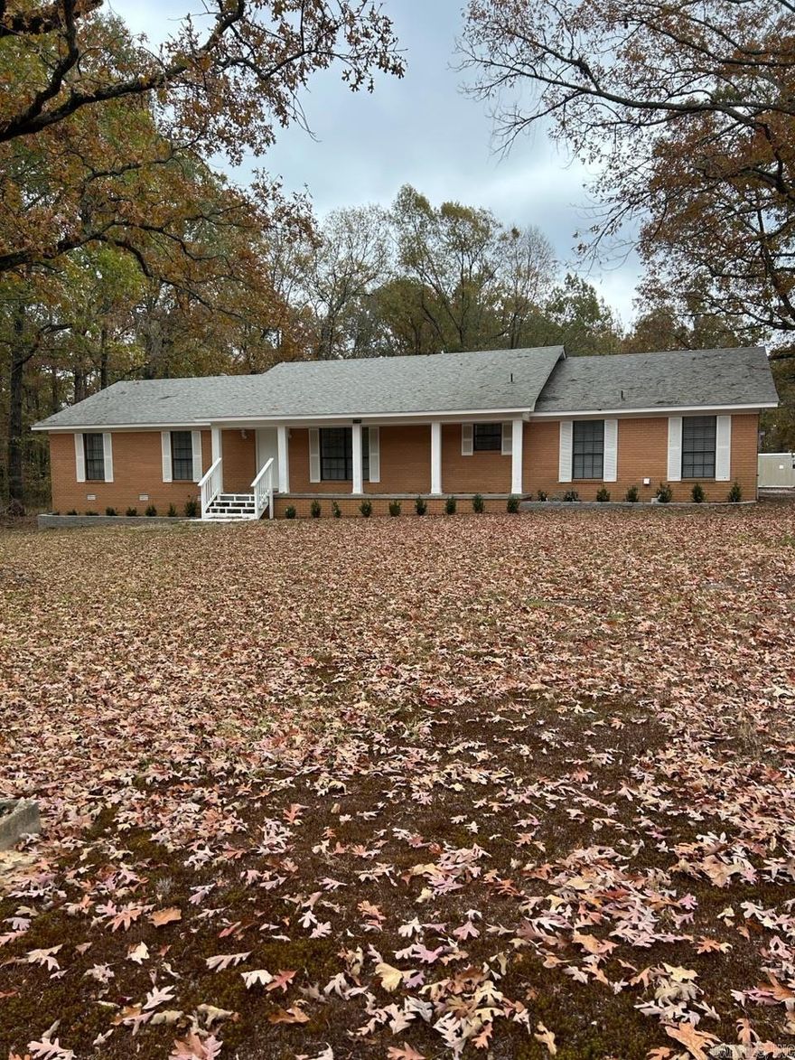 ALL BRICK ** WOW ** COMPLETELY REMODELED ** LARGE ROOMS ** OPEN FLOOR PLAN ** NEW FLOORS EVEN SUB FLOORS ** 3BR 2BA ** BEAUTIFUL ** ALL NEW APPLIANCES ** MH CAN CONVEY OR BE REMOVED