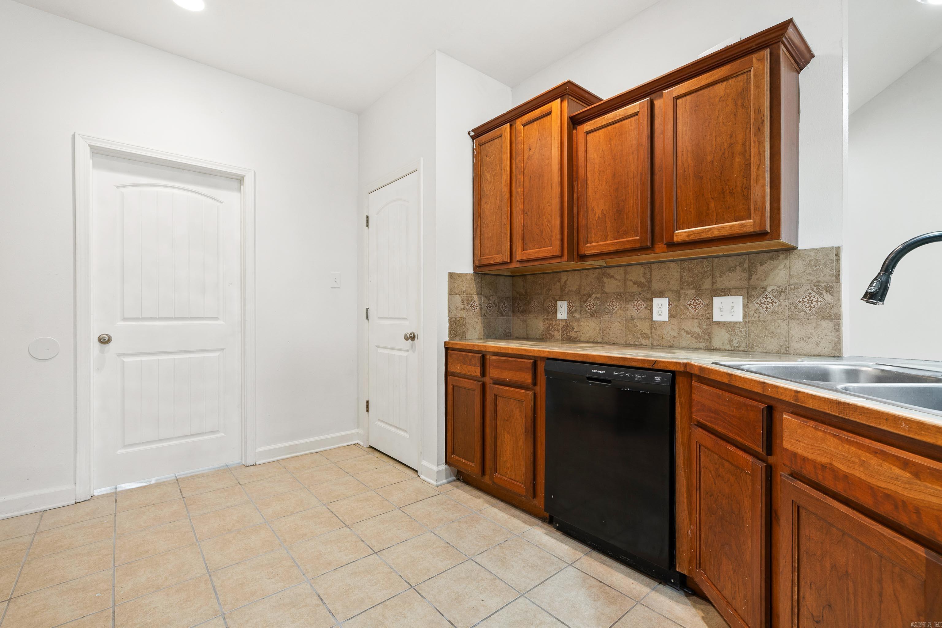 LONESOME OAK ESTATES - Residential