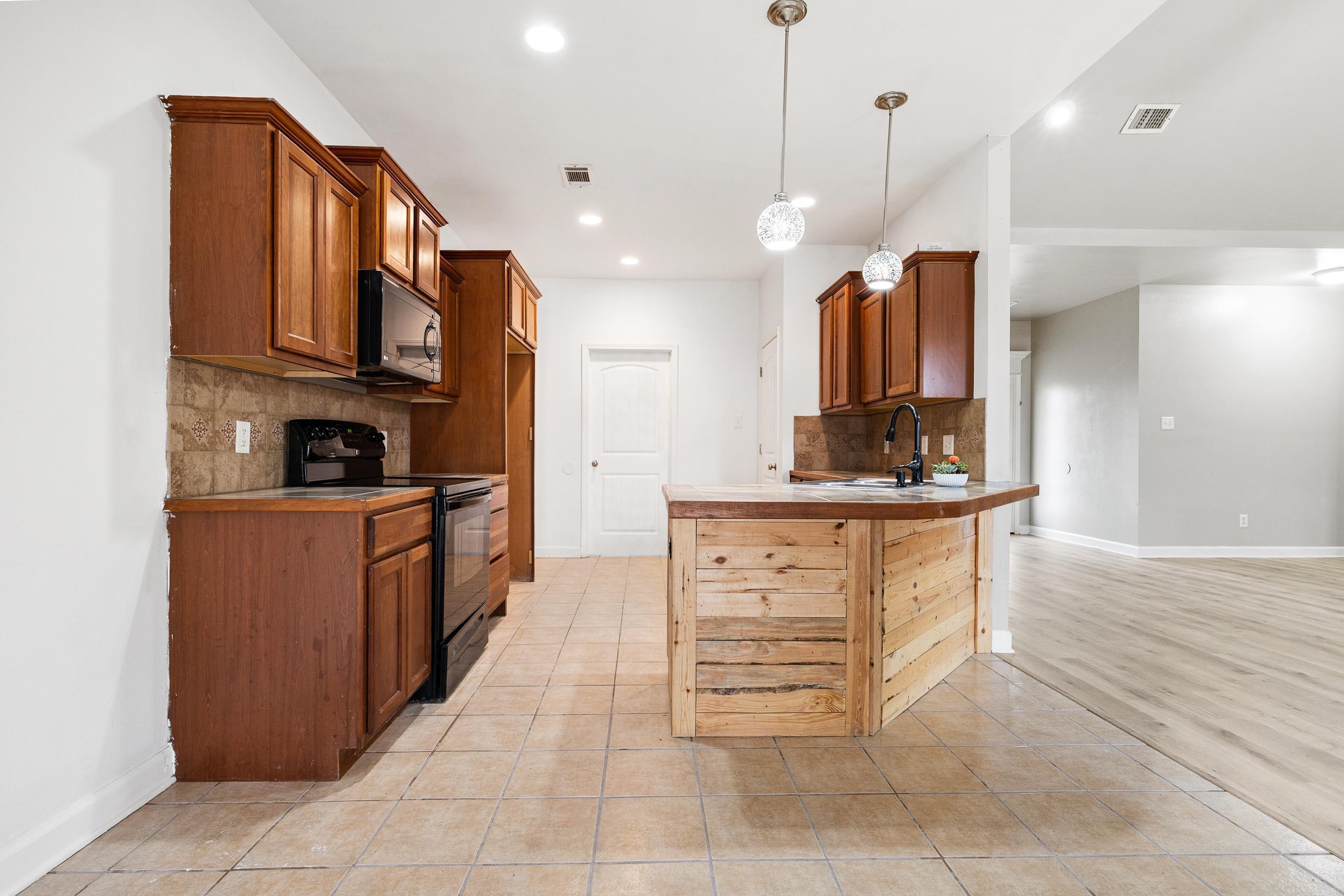 LONESOME OAK ESTATES - Residential