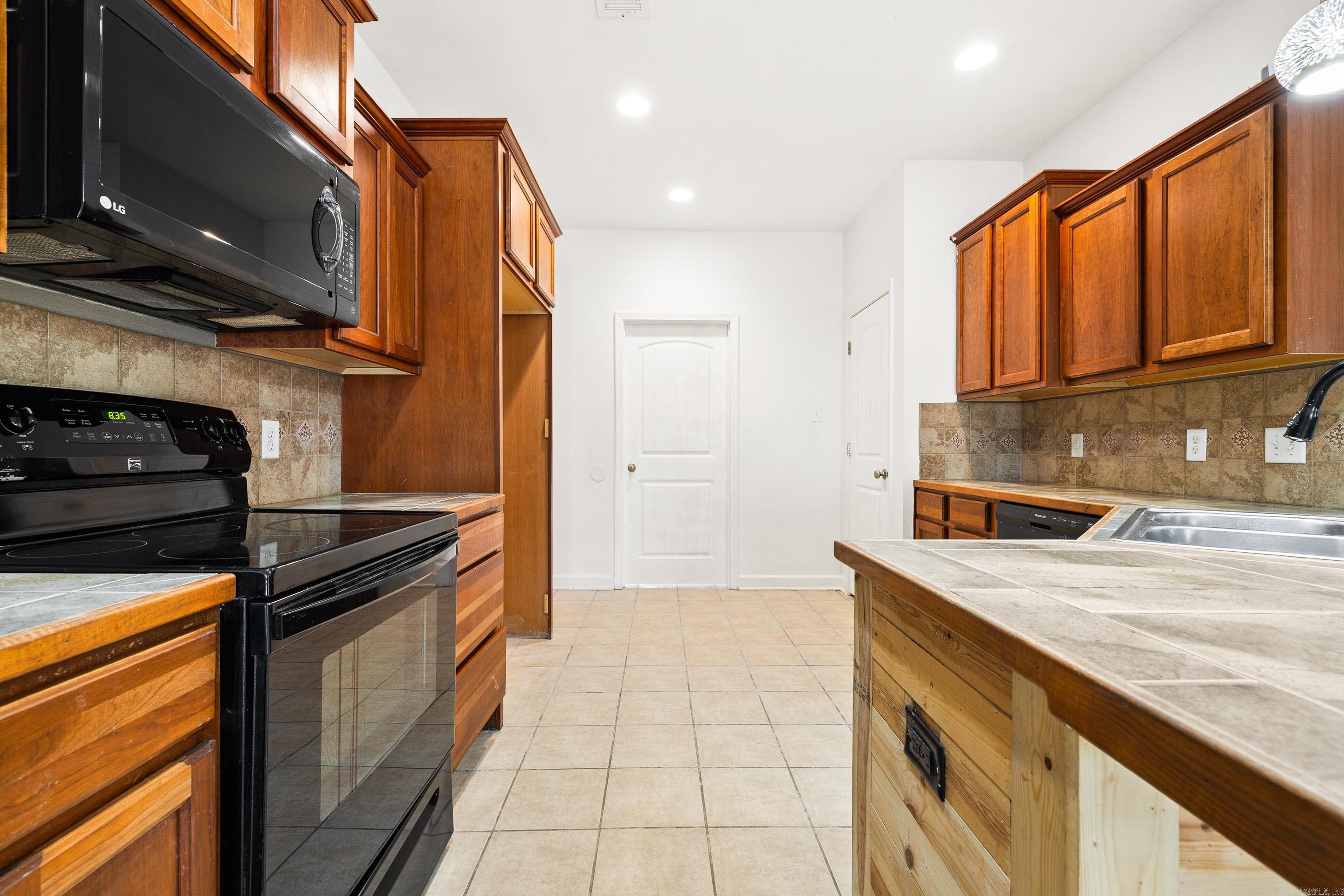 LONESOME OAK ESTATES - Residential