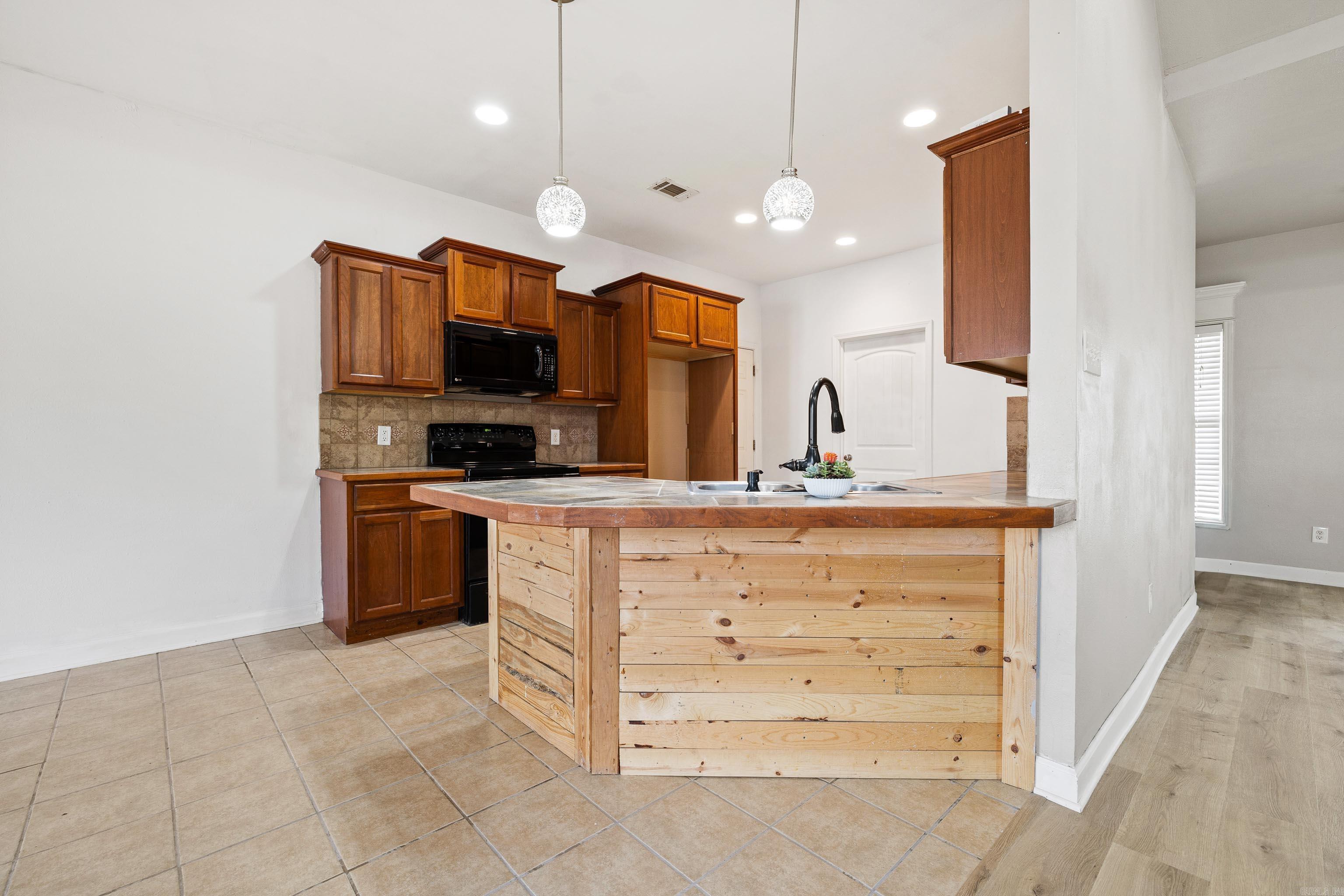 LONESOME OAK ESTATES - Residential