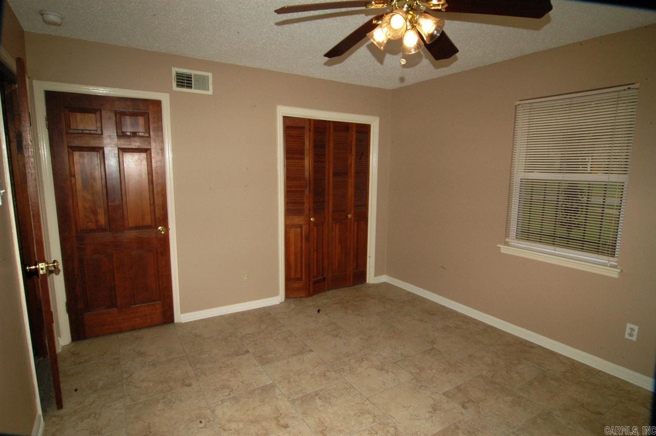 Leawood Manor - Residential Lease