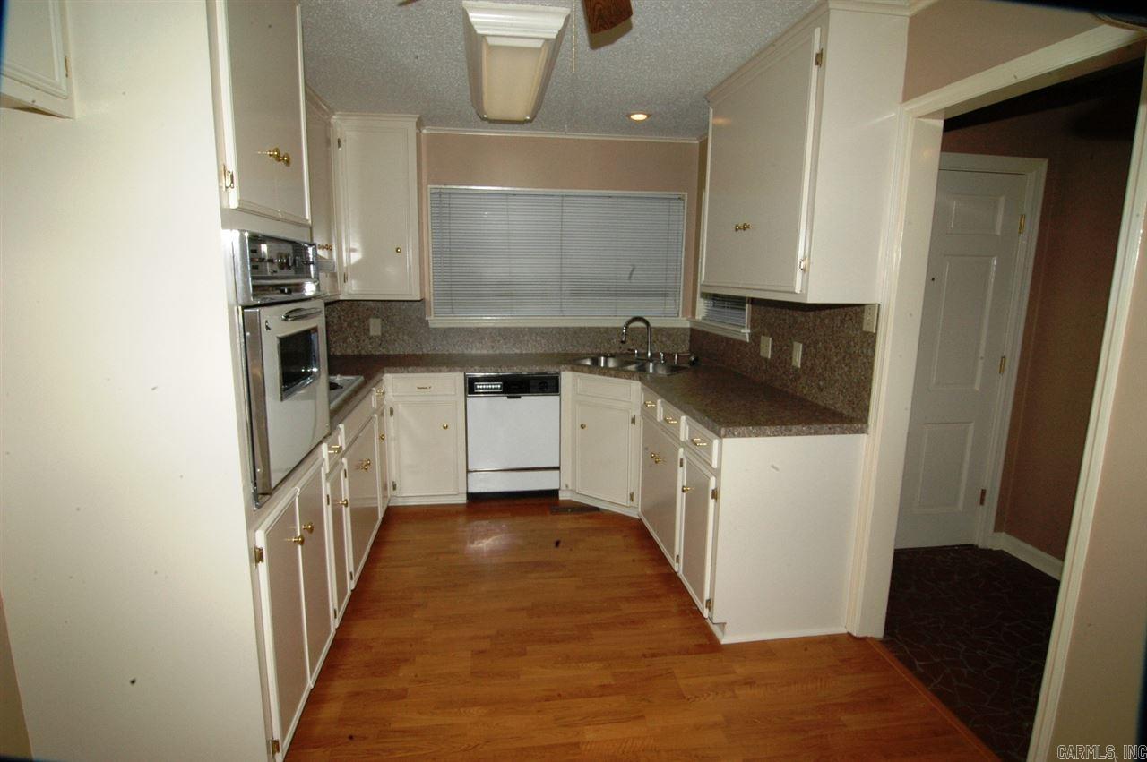 Leawood Manor - Residential Lease