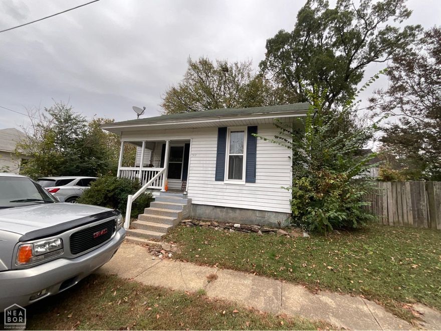 Heres the property you have been looking for. This cute 2 bedroom 1 bath home is waiting for you.