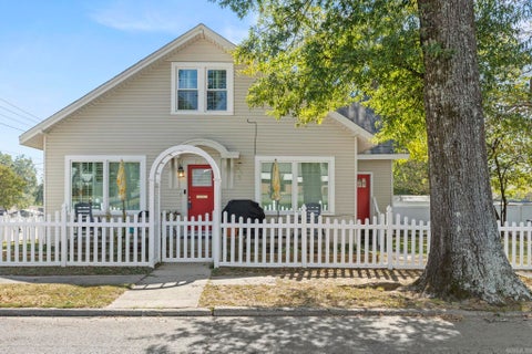 Photo of 701 W Center Avenue, Searcy, AR 72143 (MLS # 26042421)