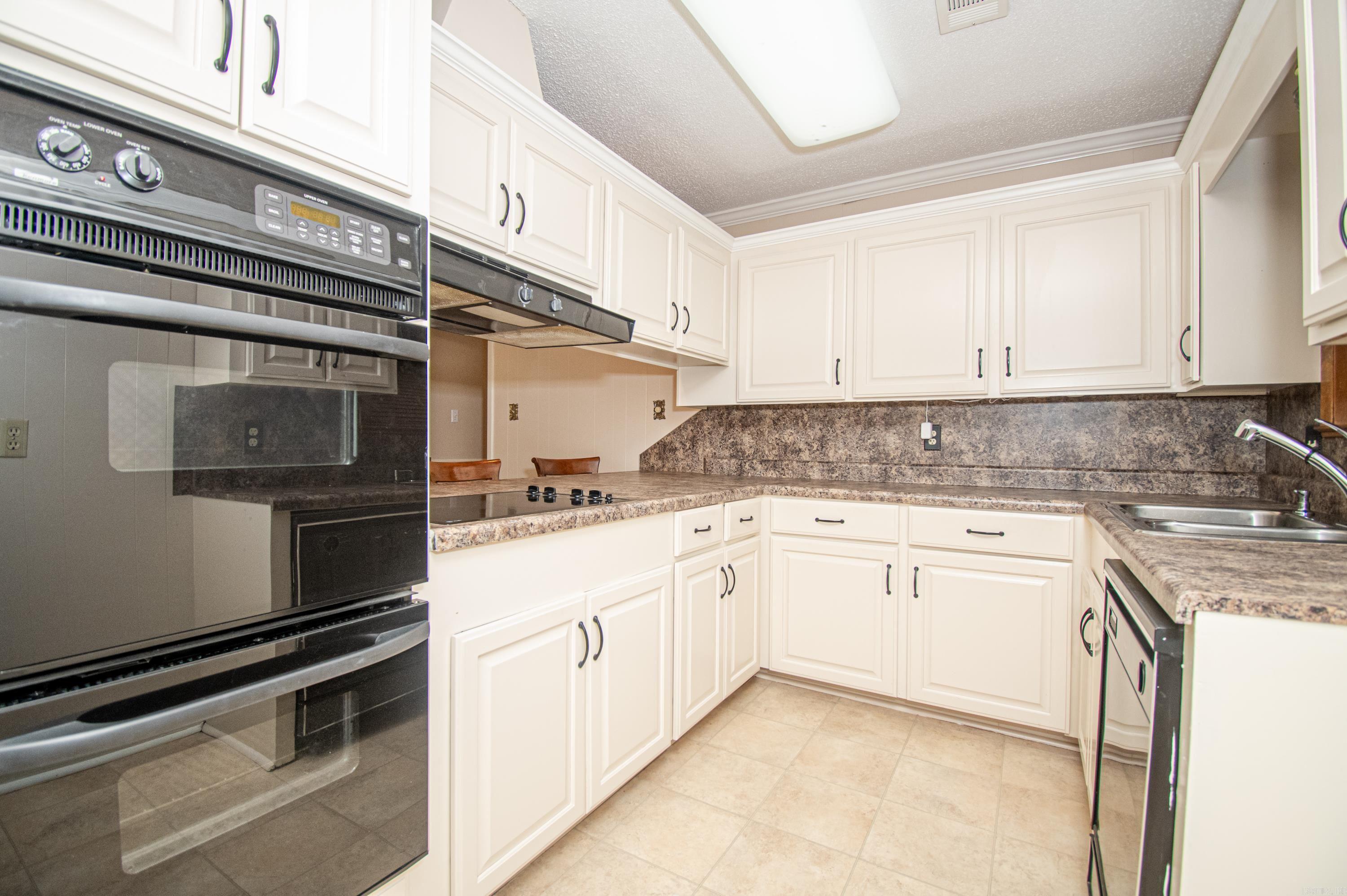 COUNTRY CLUB TERRACE - Residential