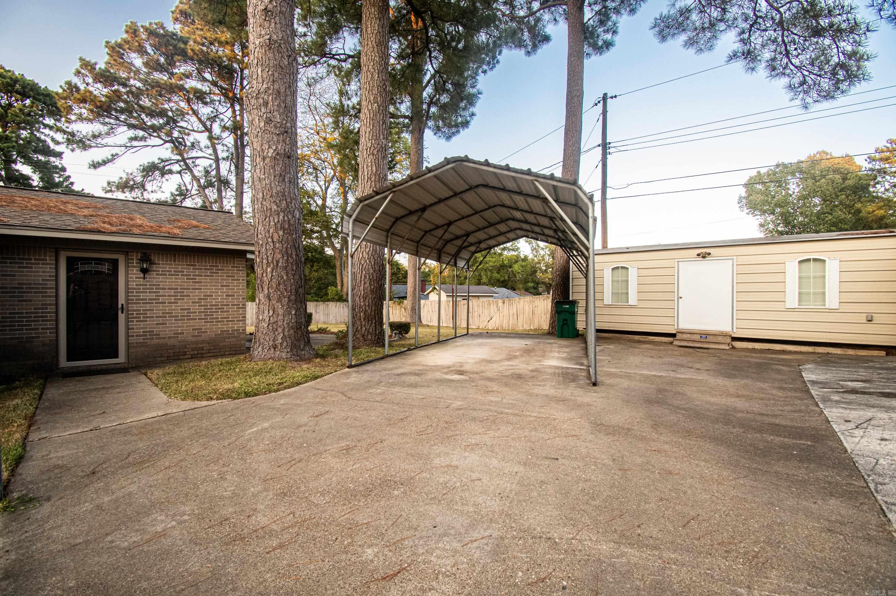 COUNTRY CLUB TERRACE - Residential