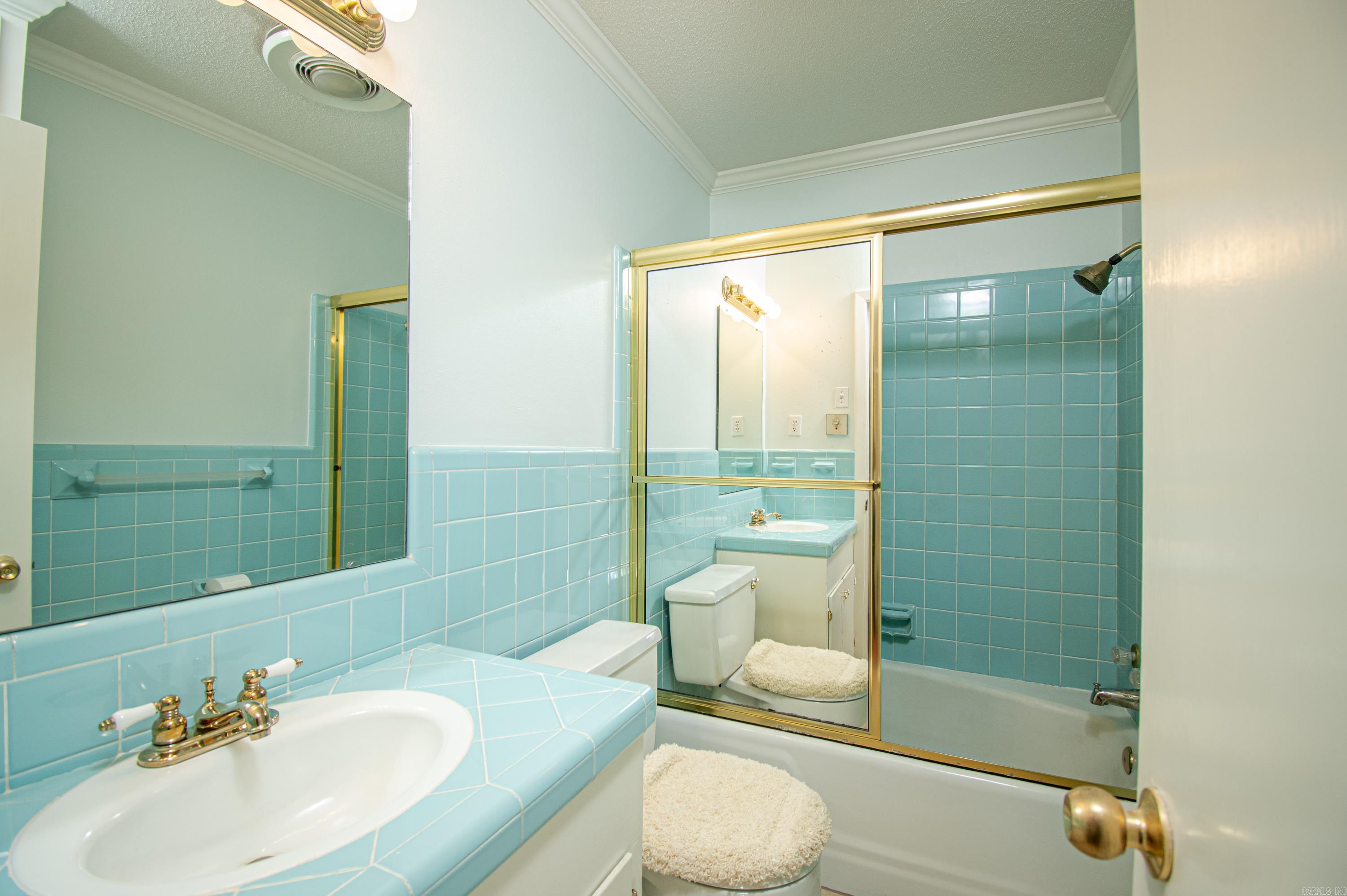 COUNTRY CLUB TERRACE - Residential