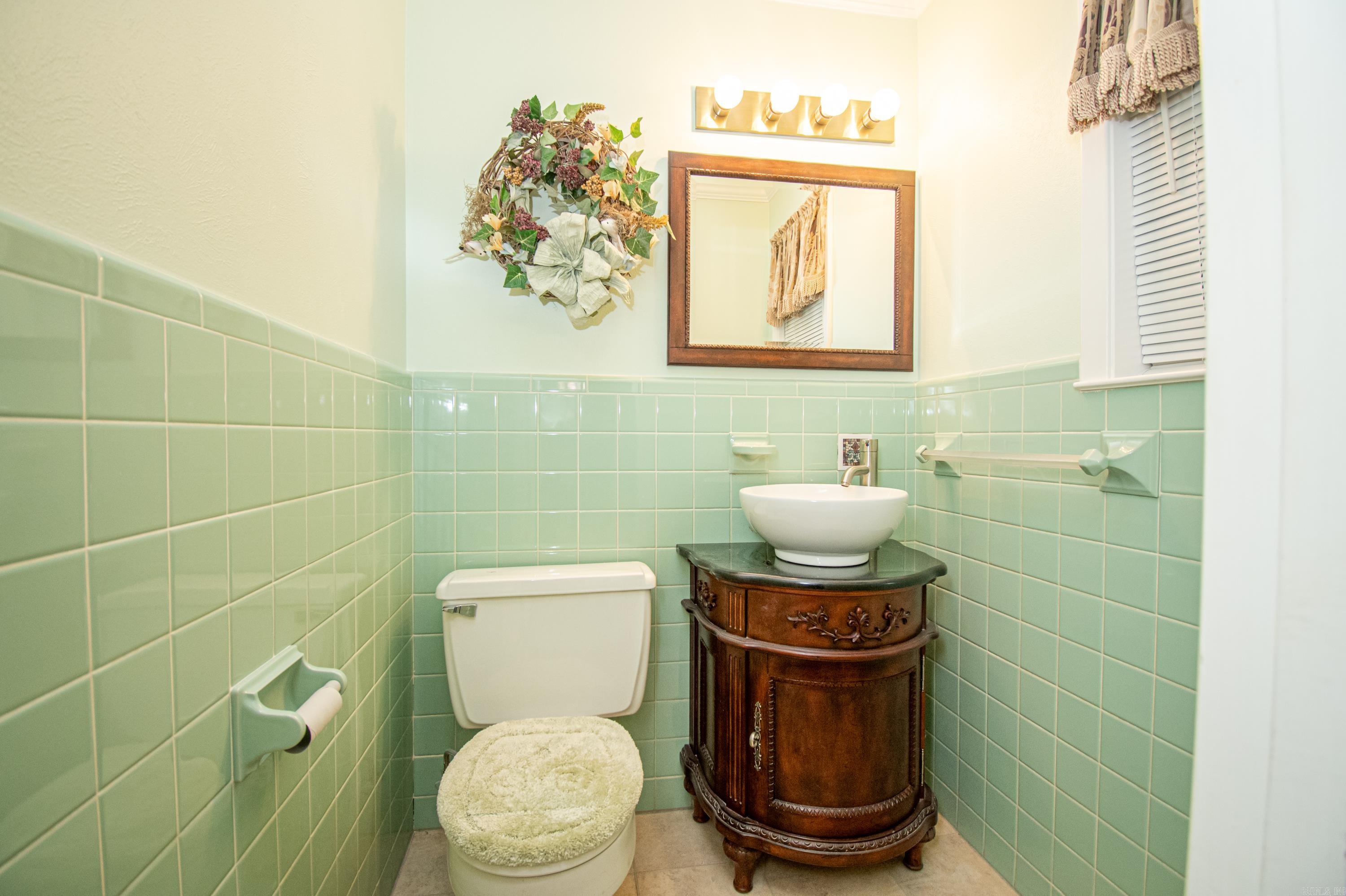 COUNTRY CLUB TERRACE - Residential