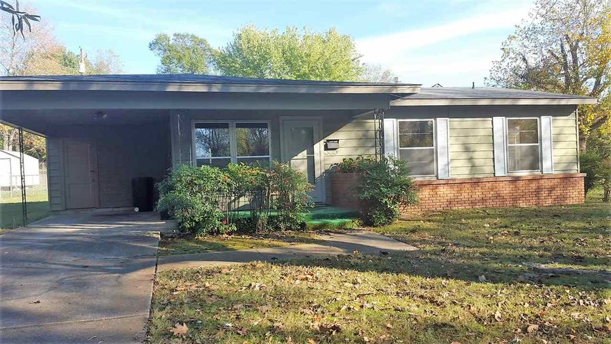 One owner home well maintained.  Carpets removed to reveal great hardwood floors which have been refinished and beautiful.  Freshly painted and very clean. Spacious eat in kitchen. Gas cook stove and fridge. Big Walk-in pantry.  Corner lot. Ready to move in.  Has termite contract.