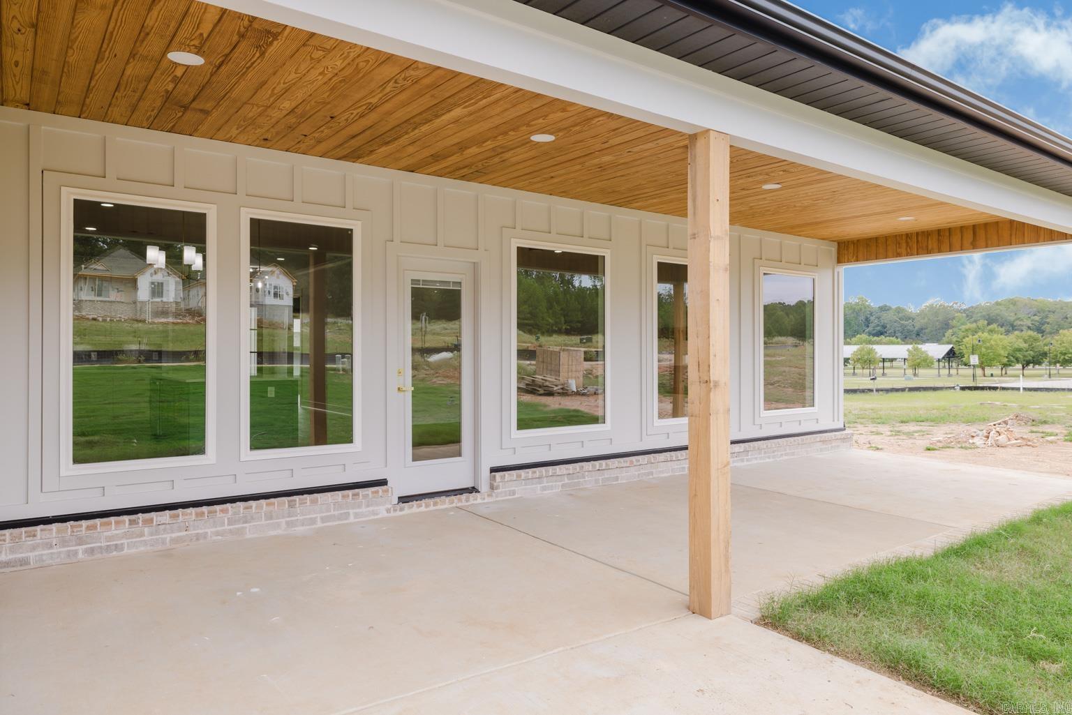 MIDTOWN BRYANT - Residential