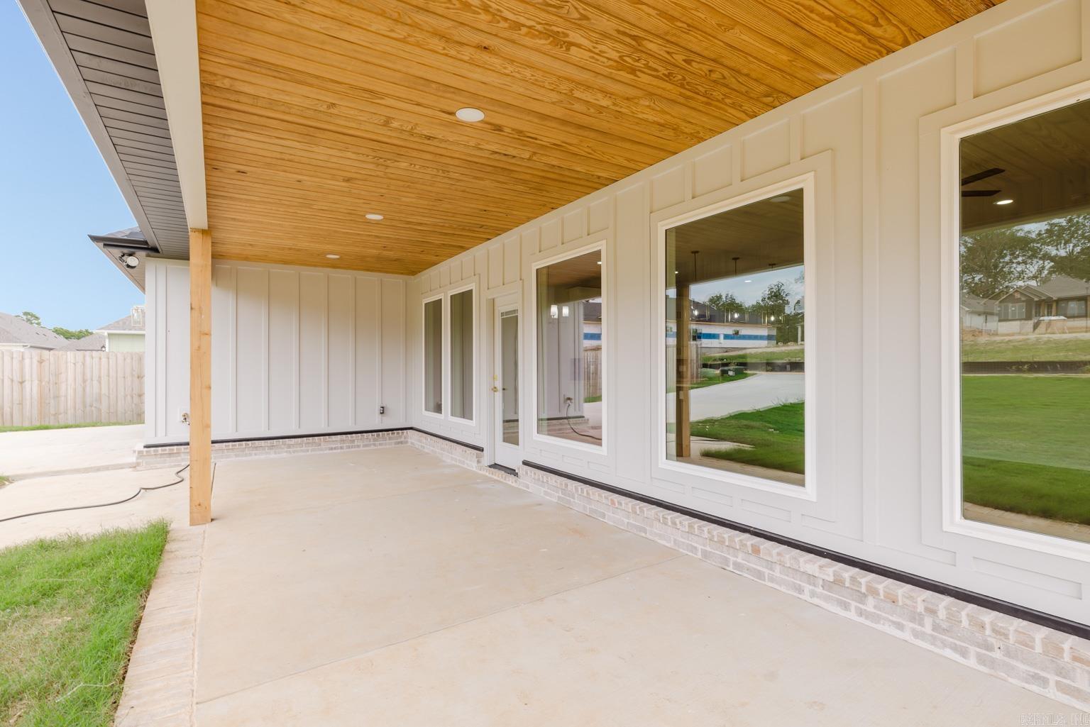 MIDTOWN BRYANT - Residential
