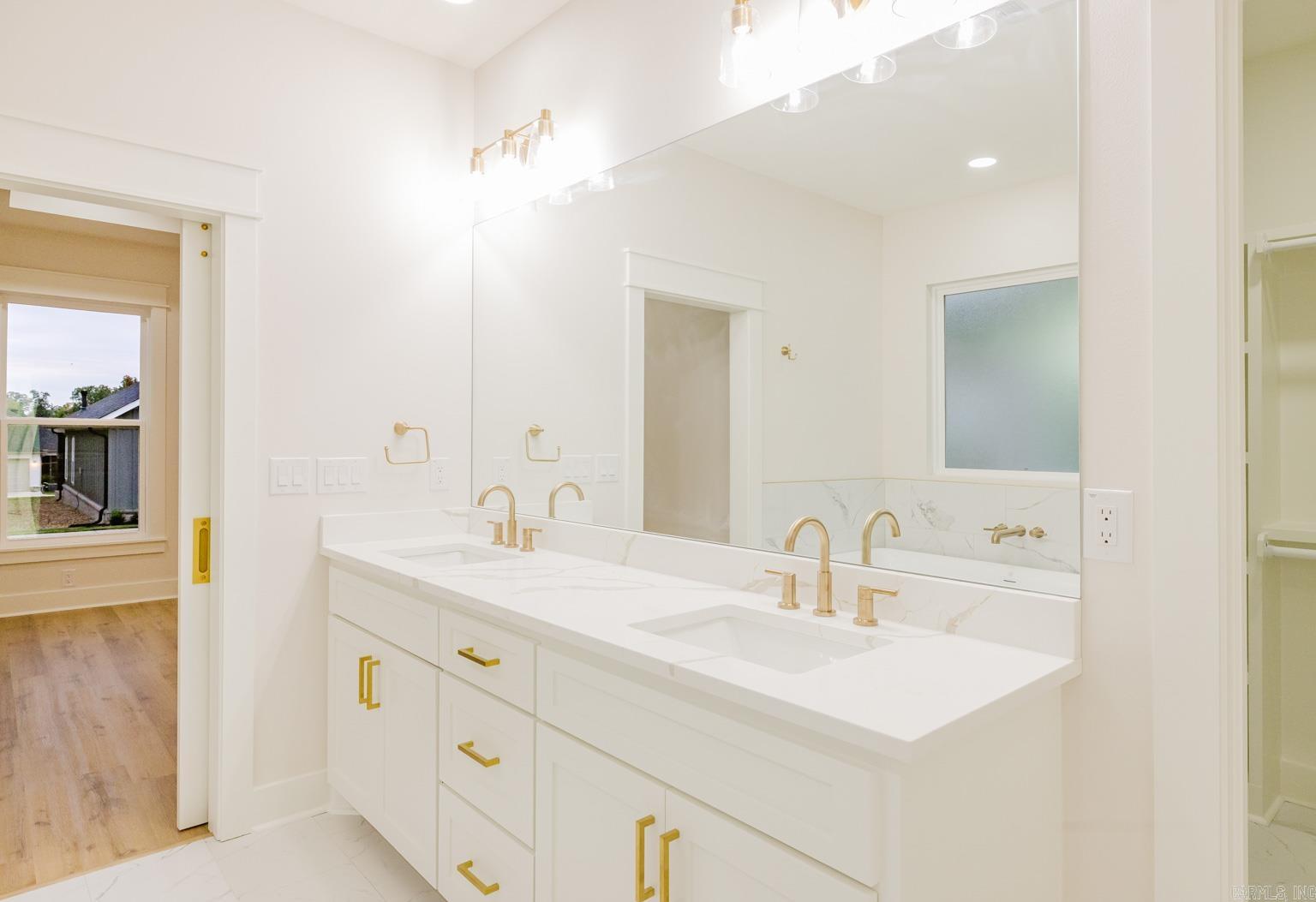 MIDTOWN BRYANT - Residential