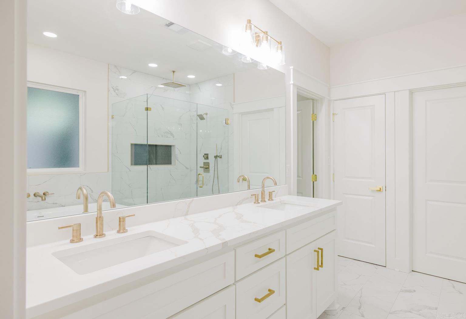 MIDTOWN BRYANT - Residential