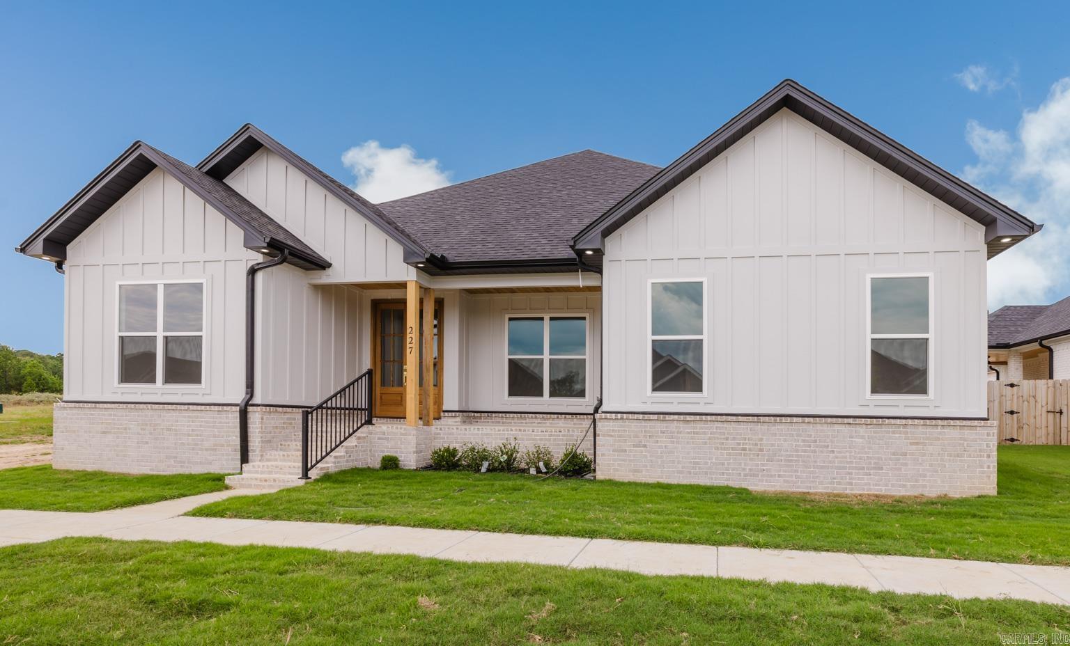 MIDTOWN BRYANT - Residential