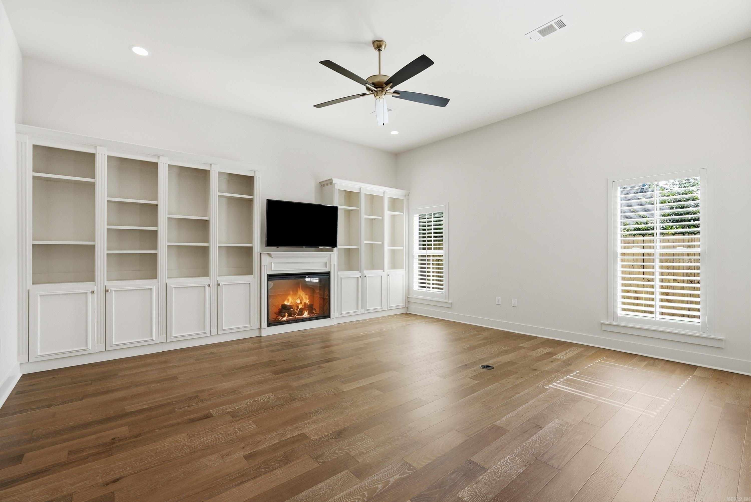 WOODLAND SPRINGS - Residential