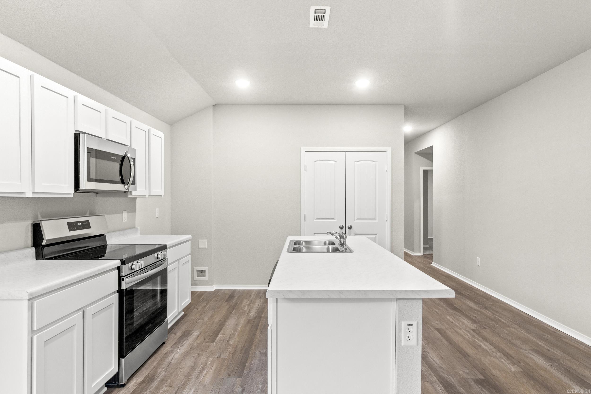 COUNTRY CLUB OF ARK THE - Residential