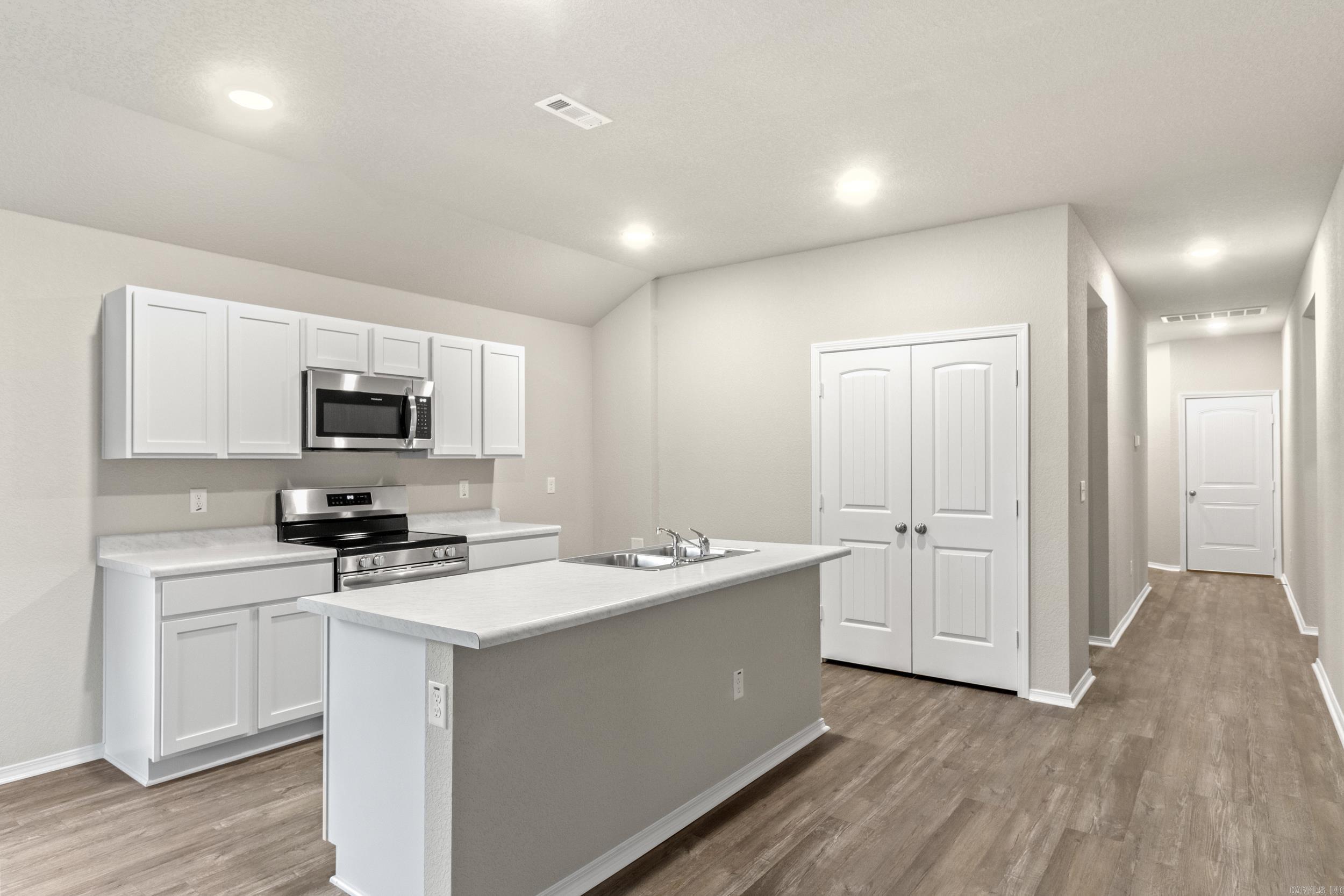 COUNTRY CLUB OF ARK THE - Residential