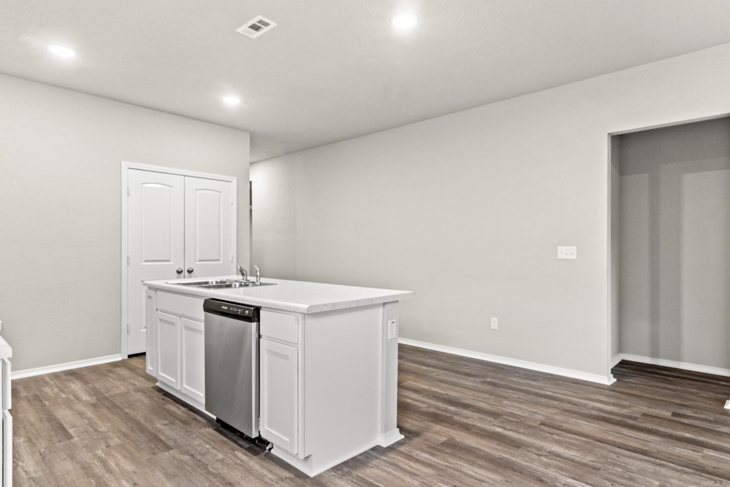 COUNTRY CLUB OF ARK THE - Residential