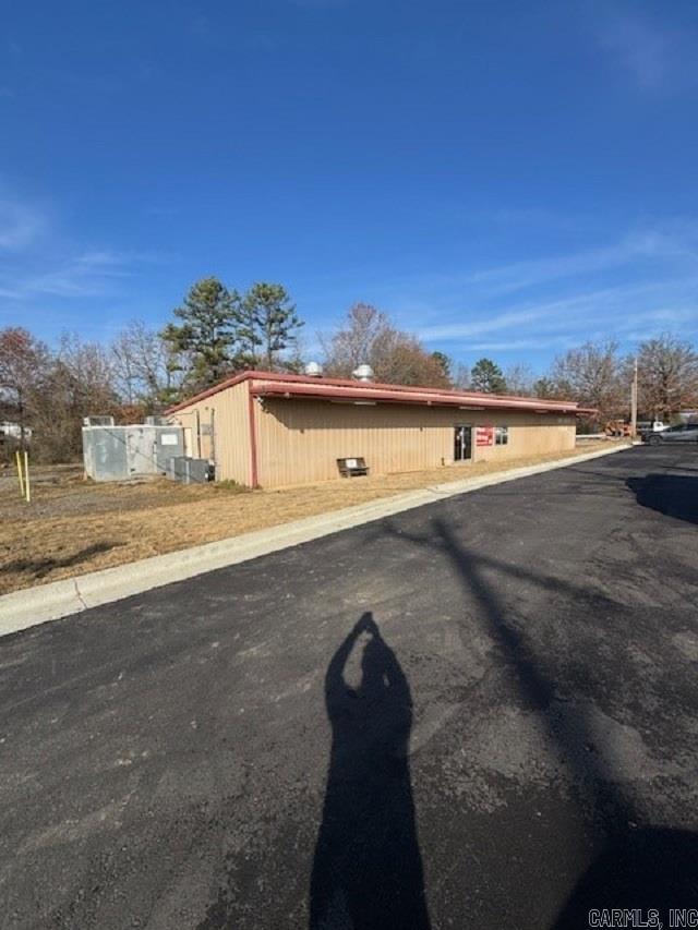 Prime commercial real estate adjacent to I-40 just off of the Mayflower Exit. 3,200 sf building and land it sits on. Adjoining acreage available for purchase at an additional cost.