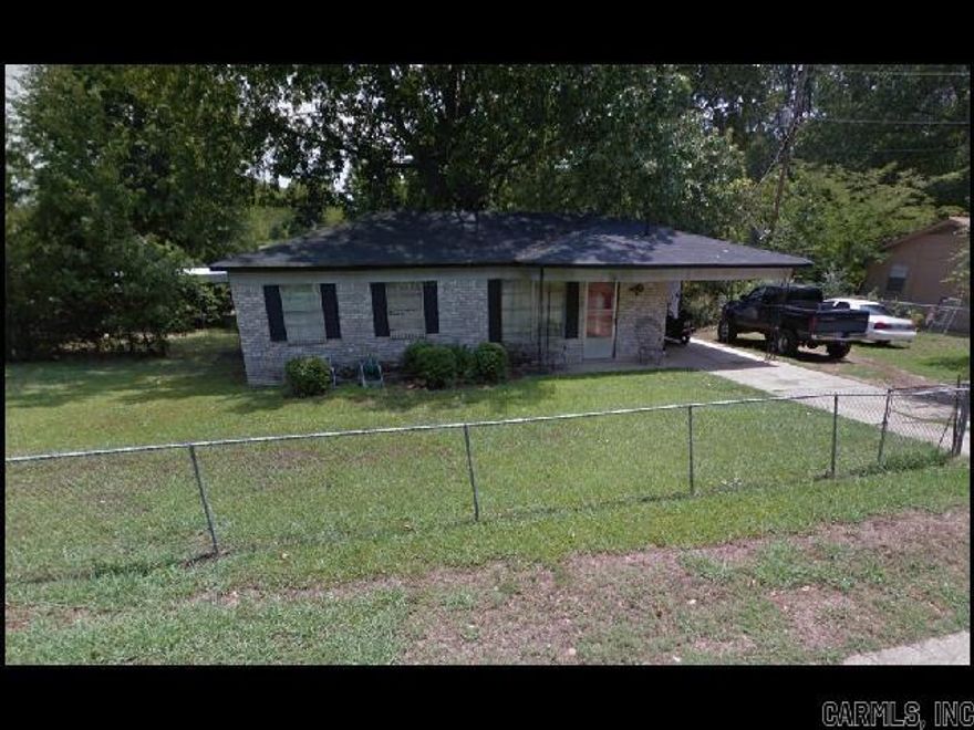 CORNER LOT HOME IN BELAIR NEIGHBORHOOD!! This Cozy 3 Bedroom And 1 Bath Home Features Over 950 Sqft! Range Will Be Provided In Kitchen! Hookups For Washer And Dryer! Fully Fenced Yard! 1 Car Carport For Parking! PET FRIENDLY!! AVAILABLE LATE OCTOBER 2025!!!