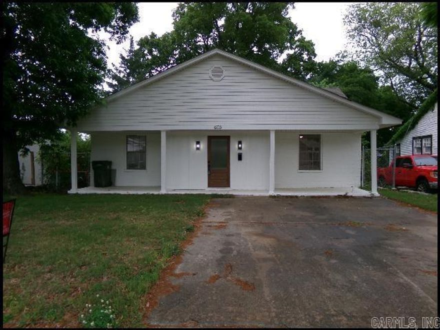 *LITTLE ROCK* BEAUTIFULLY UPDATED ALL ELECTRIC HOME IN THE OAK GLENN SUBDIVISION!! Close To SOMA! This 3 Bedroom And 2 Bath Home Features Over 1650 Sqft! Refrigerator, Stove, And Dishwasher Provided In Kitchen With Eat-In Dining Area! Luxury Plank Vinyl And Tile Throughout! Fenced Backyard! 2 Car Pad For Parking! Washer And Dryer Can Be Provided With Increased Rent! Furniture Will Be Removed Prior To Tenant Moving In! PET FRIENDLY!! AVAILABLE NOW!!! <a href='https://raineyrealty.com/virtualtour.php?r=tYHnzQ'> Click here for a 360° Virtual Tour</a>