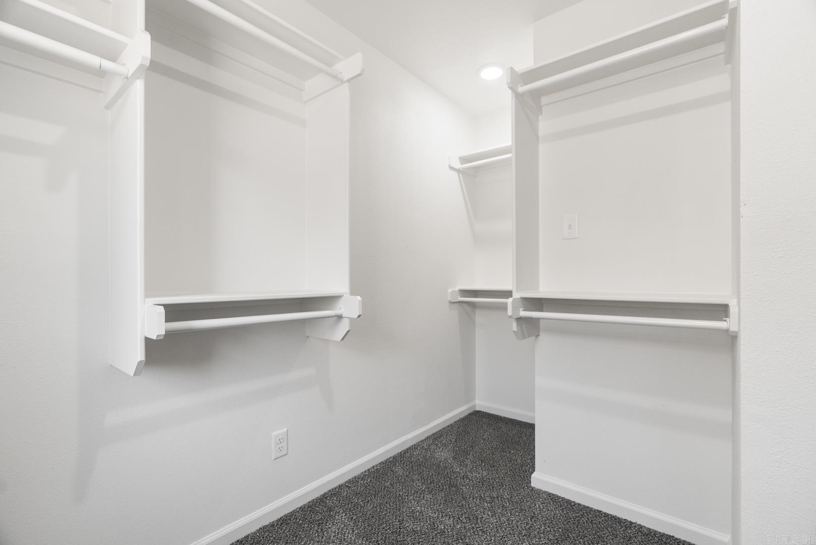 COUNTRY CLUB PARK - Residential