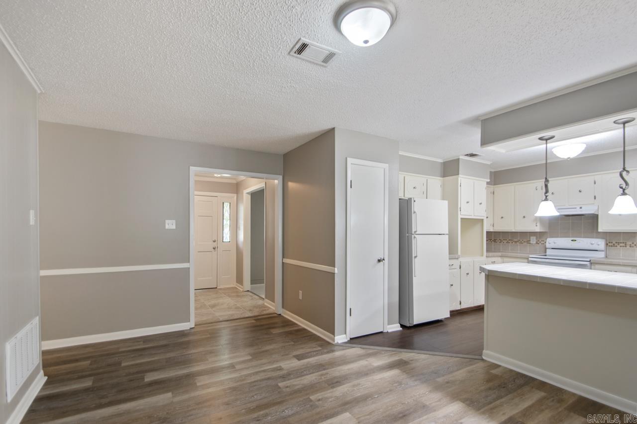 OAK MEADOWS - Residential