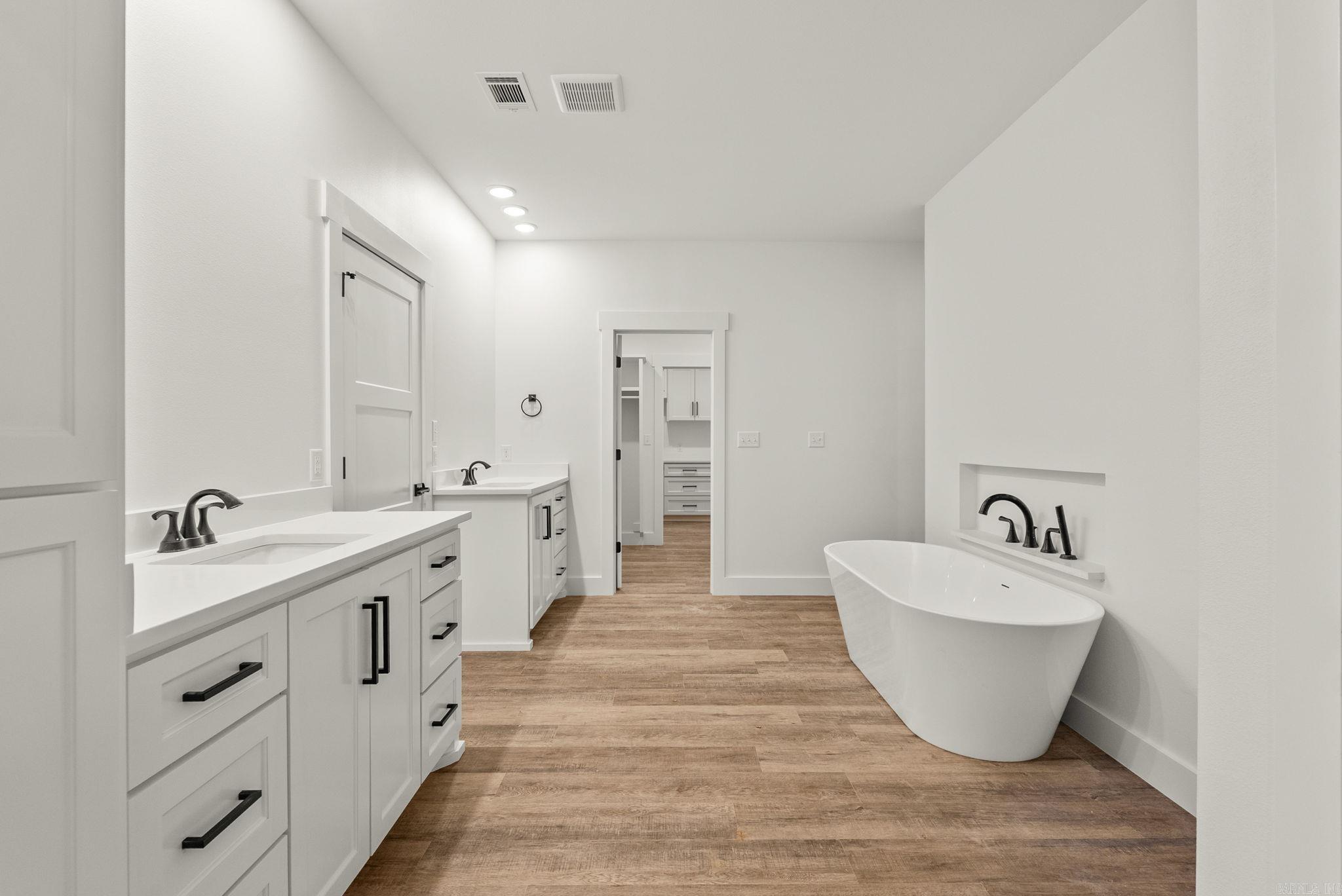 ULES WATSON PLACE - Residential