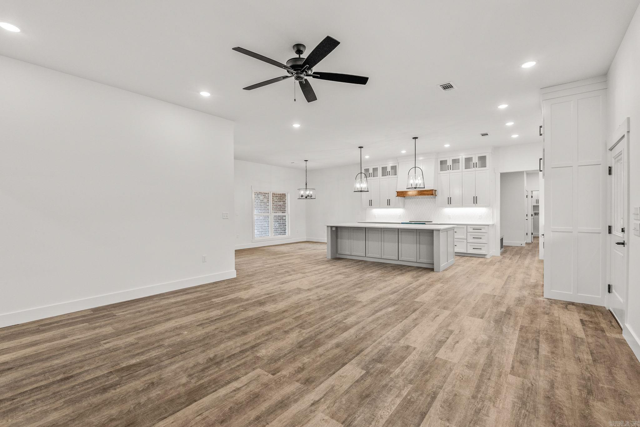 ULES WATSON PLACE - Residential